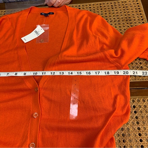 Gap light front button waist sweater. - Picture 8 of 10